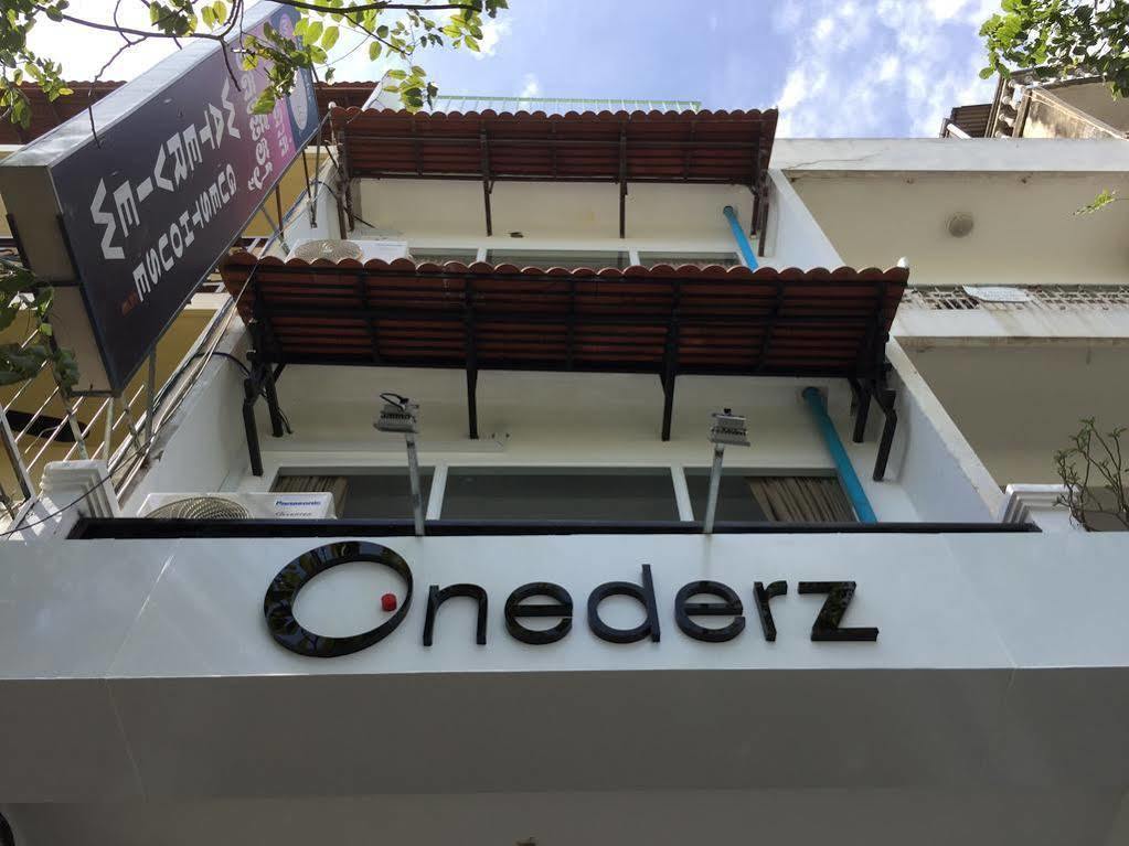 One Stop Hostel Phnom-Penh Buitenkant foto
